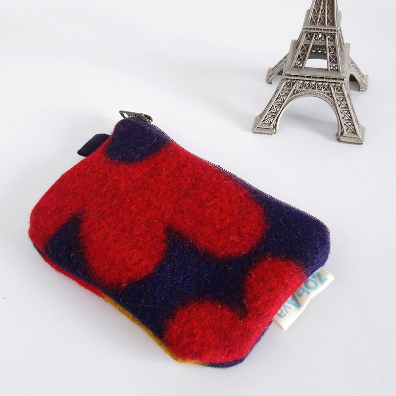 【In Stock】Fluffy Flat Pouch (Scandinavian Big Flower A) - กระเป๋าสตางค์ - ขนแกะ สีแดง