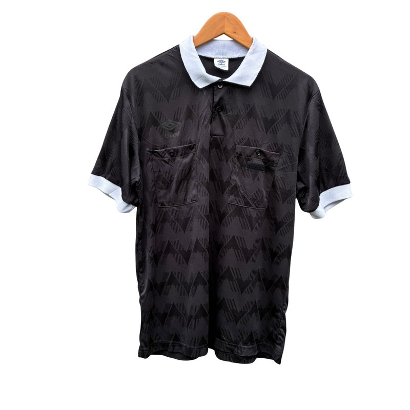 Vintage 90s Umbro Referee Jersey Black with Logo Size L - 男襯衫/休閒襯衫 - 聚酯纖維 黑色