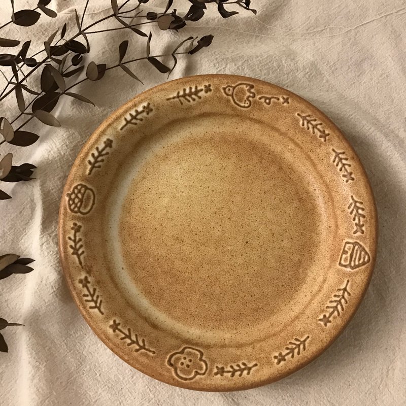 【Small Maru Forest Relief】 Chestnut, Bird and Flower 18cm Deep Plate - Plates & Trays - Pottery Brown