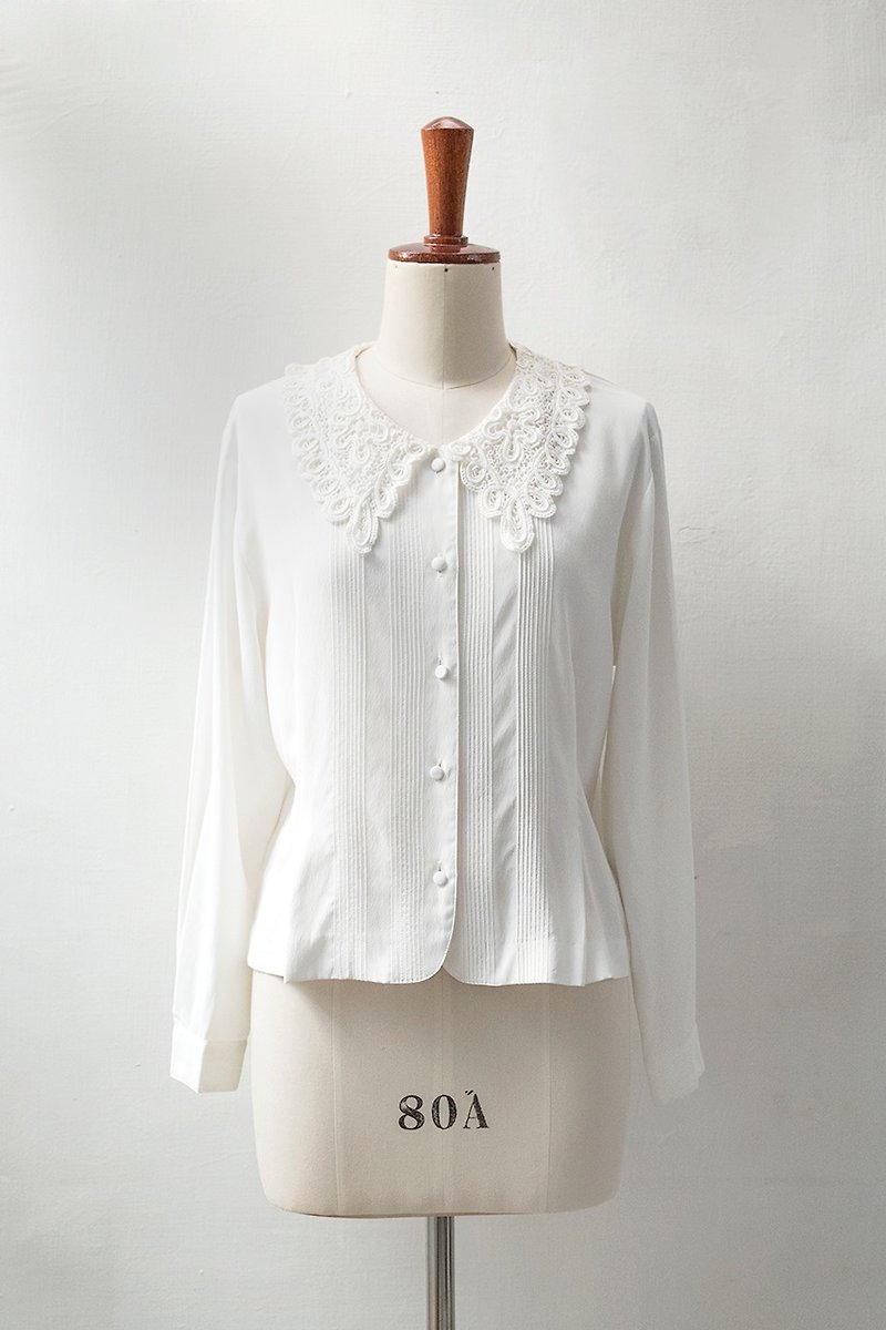 Banana Flyin '| vintage | soft wild plain embroidery lace collar long-sleeved shirt - Women's Tops - Cotton & Hemp 