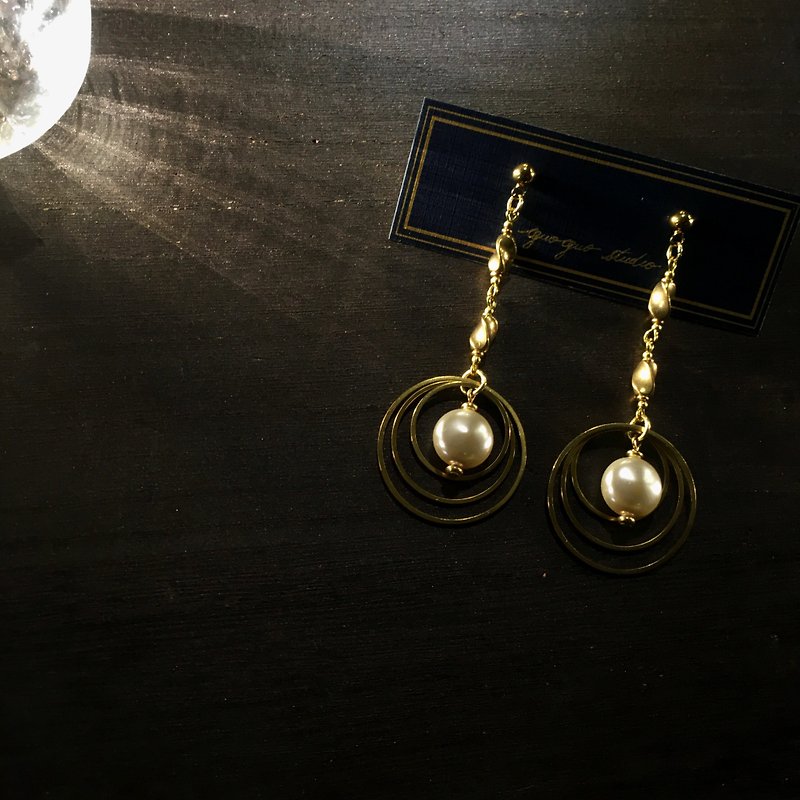 客製訂單 暮月黃銅珍珠耳環 無銅圈款 - 耳環/耳夾 - 銅/黃銅 金色