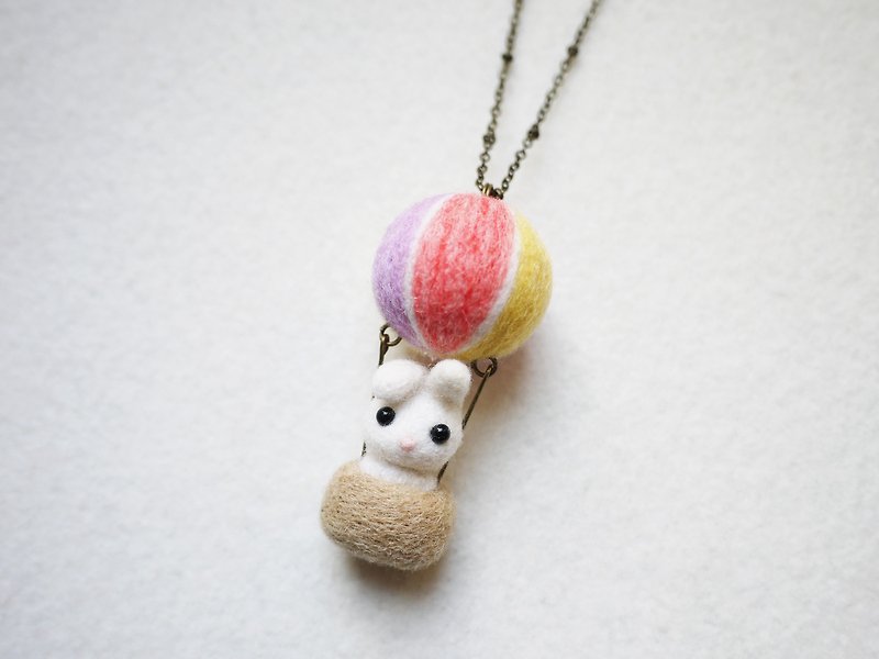 Petwoolfelt - Needle-felted Sky Travel Rabbit (necklace/bag charm) - สร้อยคอ - ขนแกะ หลากหลายสี