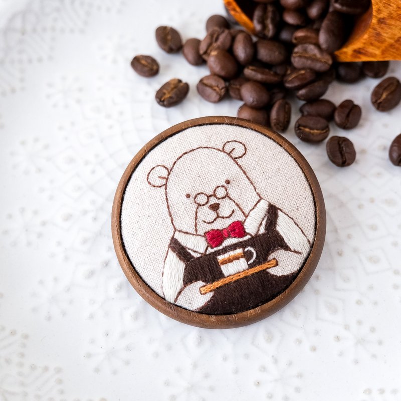 Cafe master's embroidery brooch - Omachido-sama - Brooches - Thread Brown