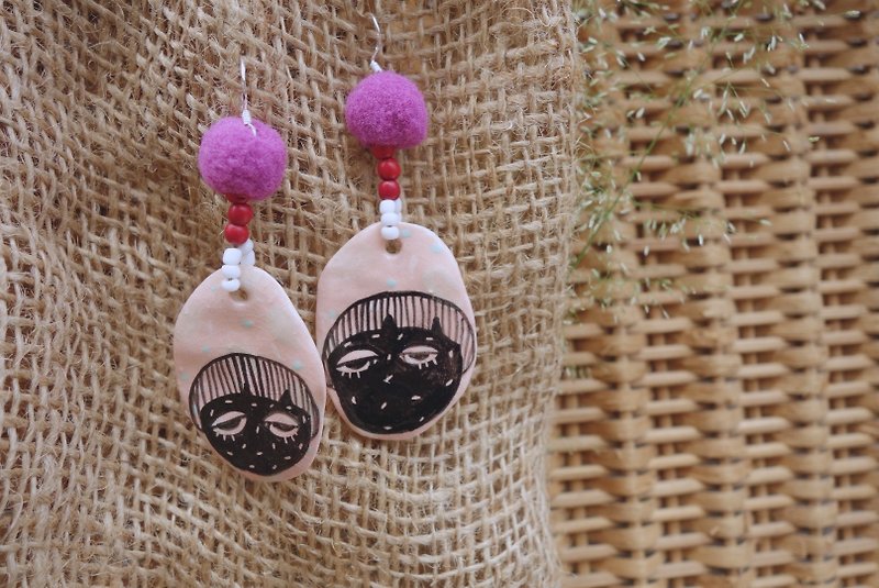 Ceramic earring inspired by woman face in pink :) - 耳環/耳夾 - 陶 粉紅色