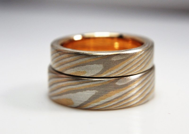 Element47 Jewelry studio~ Karat gold mokume gane wedding ring 22 (18KY/14KW/925) - แหวนคู่ - เครื่องประดับ สีทอง