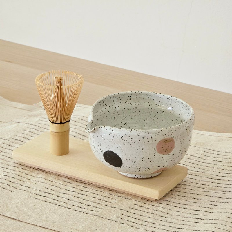 Hand-thrown and hand-painted matcha bowl, Chawan - 茶壺/茶杯/茶具 - 陶 白色
