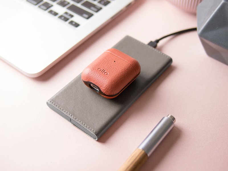 AirPods 皮革耳機保護套 - 蜜桃橘-客製化刻字禮物 - 耳機/藍牙耳機 - 真皮 紅色