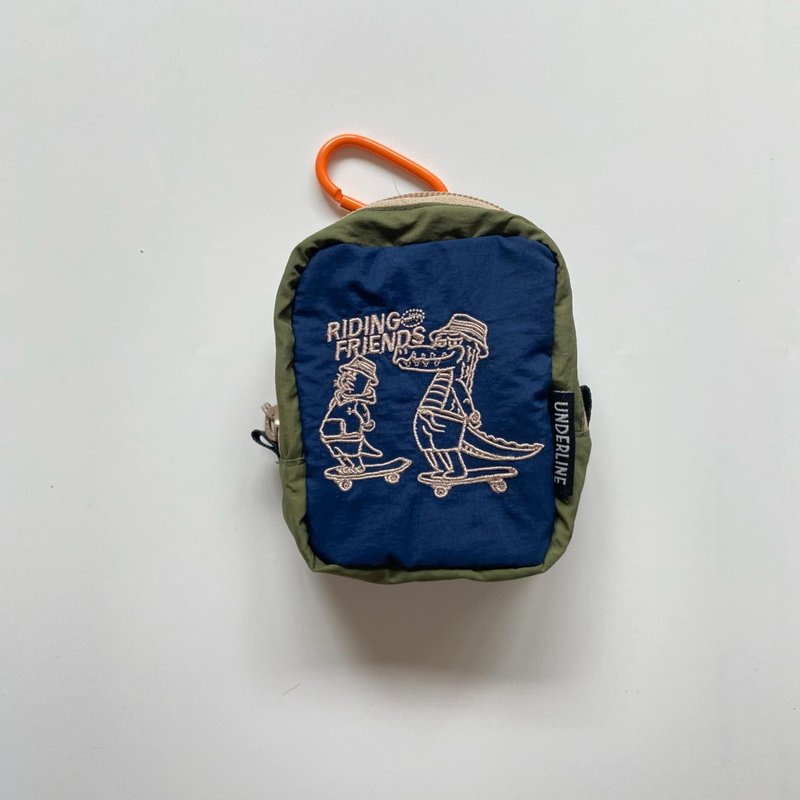 Underline Riding with friends embroidery pocket bag - 零錢包/小錢包 - 棉．麻 多色