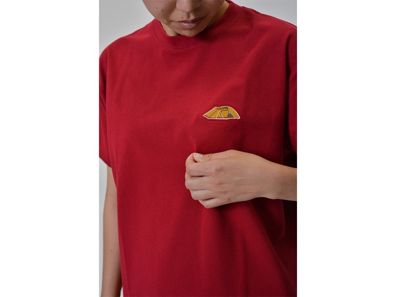 Amenity Dome Wappen T-shirt M/L Red - Women's T-Shirts - Cotton & Hemp Red