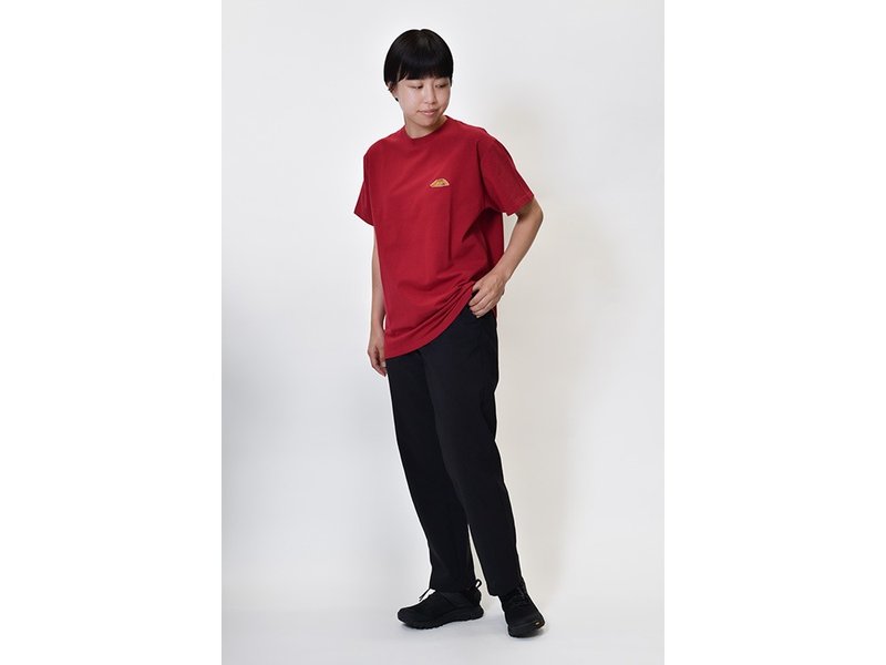 Amenity Dome Wappen T-shirt M/L Red - เสื้อยืดผู้หญิง - ผ้าฝ้าย/ผ้าลินิน สีแดง