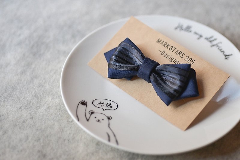 Pin Pointed Bow Tie/Bow Tie with Black Stripes and Blue Bottom - เนคไท/ที่หนีบเนคไท - เส้นใยสังเคราะห์ สีน้ำเงิน