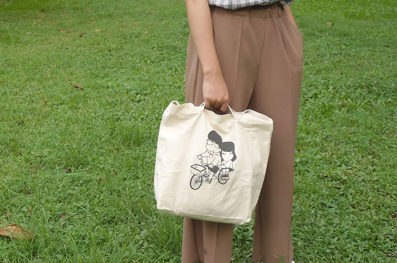Aida & 绮绮 limited edition merchandise | Kabuki love portable or cross-body canvas bag - Messenger Bags & Sling Bags - Cotton & Hemp Gold
