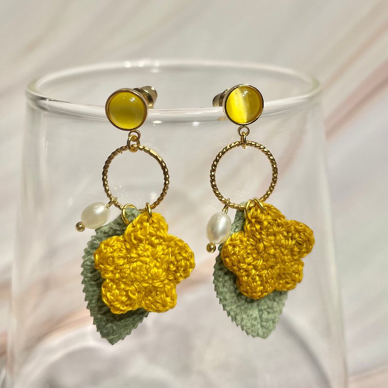[Chestnut flower] woven plant series earrings - Earrings & Clip-ons - Other Materials Multicolor
