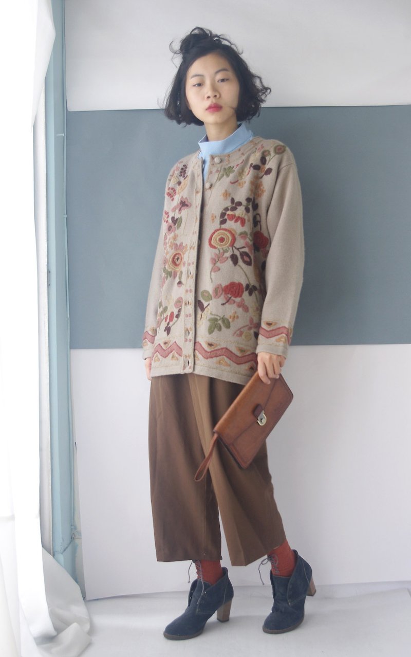4.5studio- Geocaching vintage - Hand sense camel wool flower girl gray knit jacket - Women's Sweaters - Wool Khaki