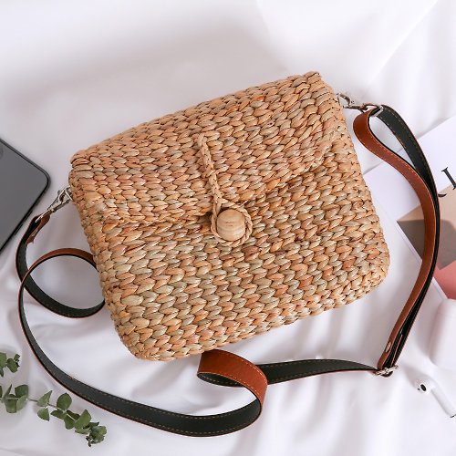 ReleafStore Straw Bag Fashion, Chic Crossbody Purse with Faux Leather Strap, Handmade Bag