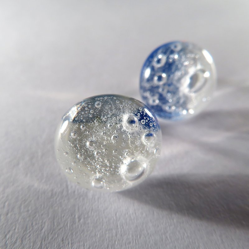 แก้ว ต่างหู สีน้ำเงิน - Azure bubble glass earrings