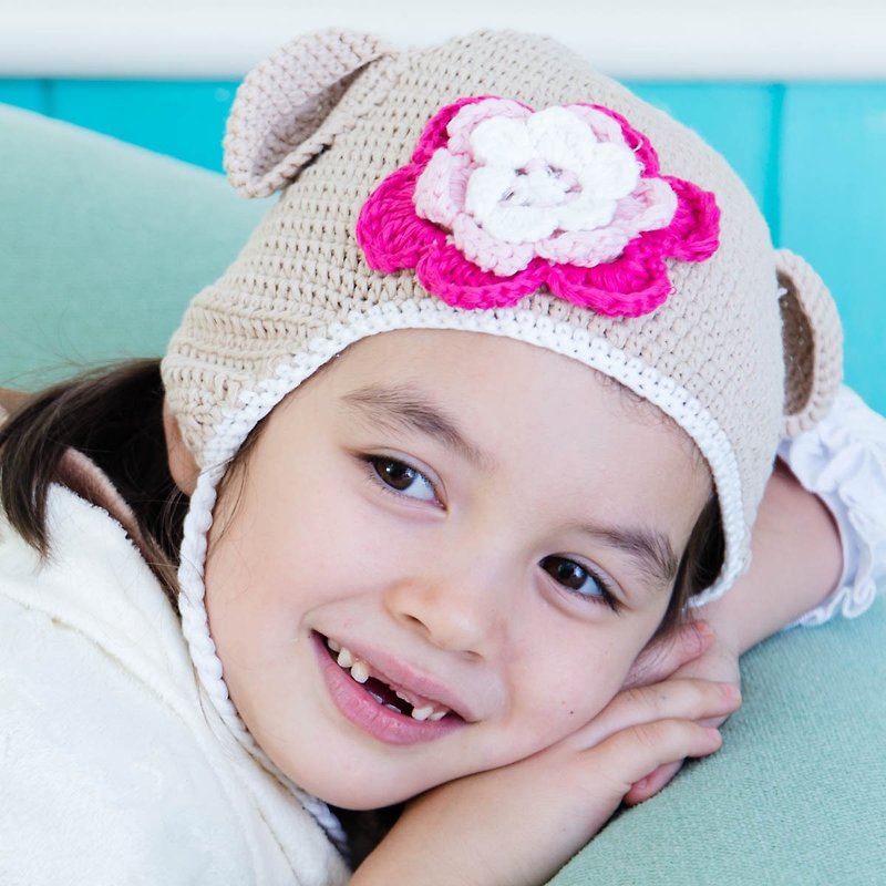 Cutie Bella Hand Knitted Hat Monkey-Caramel/Pink Flower - หมวกเด็ก - ผ้าฝ้าย/ผ้าลินิน สีนำ้ตาล