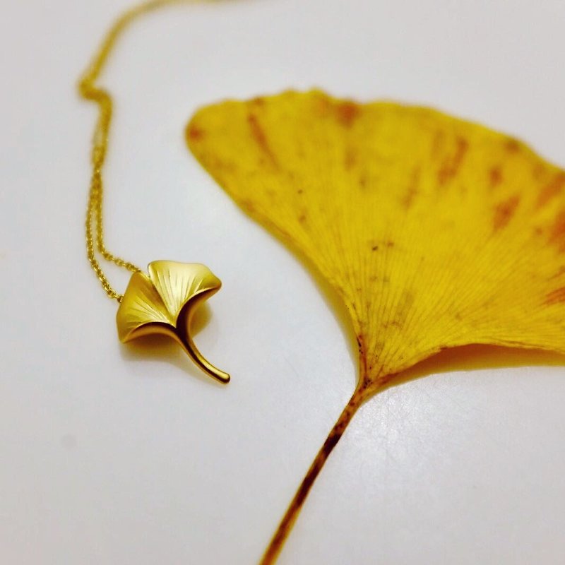 イチョウ イチョウの葉のネックレス 18K マットゴールドレトロな気質ネックレス - ネックレス - スターリングシルバー ゴールド