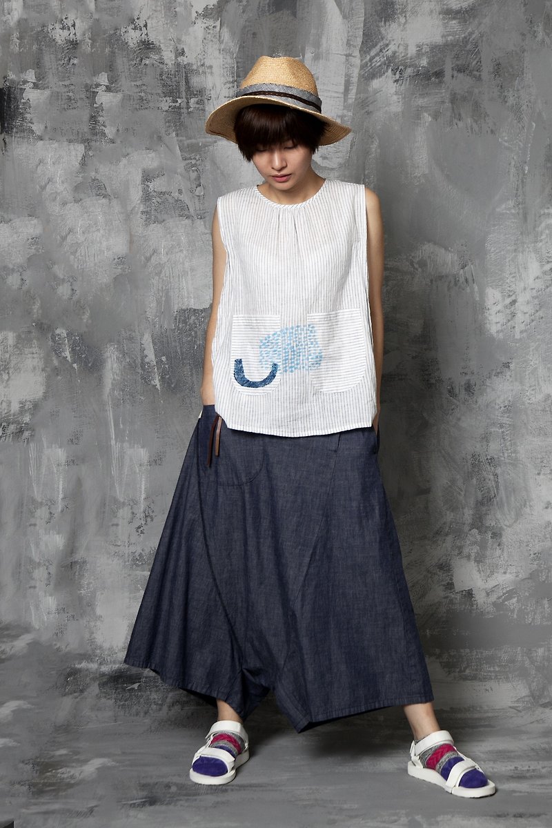Full of water 洼 _ linen wave handmade printed striped shirt - เสื้อกั๊กผู้หญิง - ผ้าฝ้าย/ผ้าลินิน ขาว