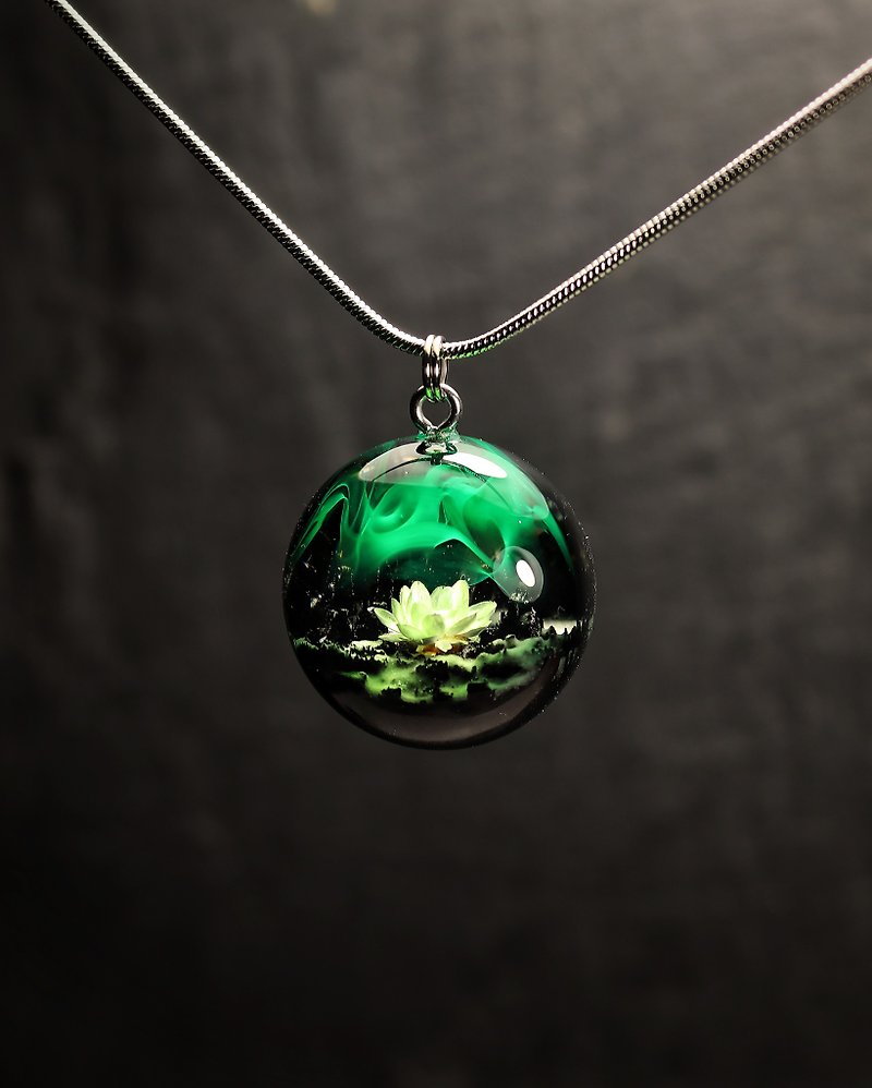 Wood resin Pendant Handmade jewelry Flower pendant Glow the dark - Necklaces - Wood Green