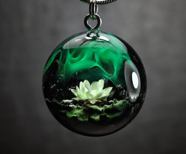 M273レジン ネックレス 蝶とフラワーガーデン M273レジン ネックレス