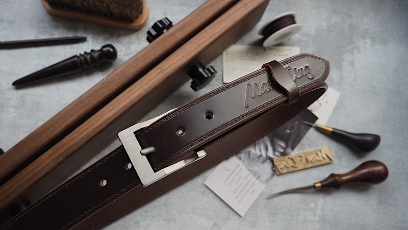 Men's dark brown belt belt hand-sewn customized lettering gift color and style can be customized - เข็มขัด - หนังแท้ สีนำ้ตาล