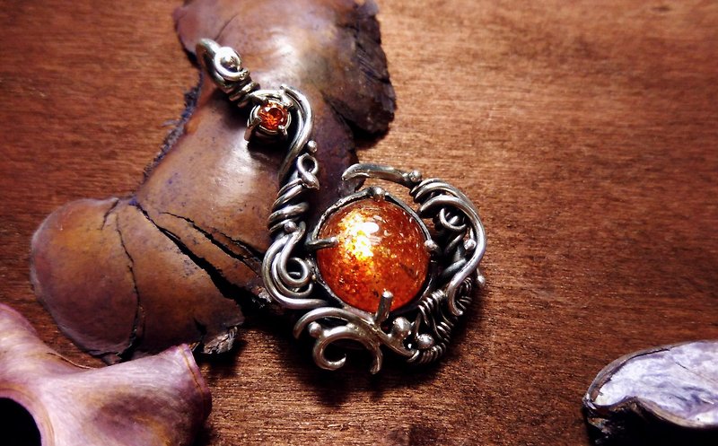 [Sterling silver series] sun stone winding wind design fall - Necklaces - Gemstone Orange
