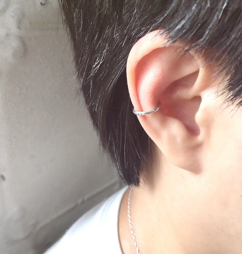 MIH Metalworking Jewelry | Simple single ring sterling silver ear cuff - ต่างหู - เงินแท้ สีเงิน