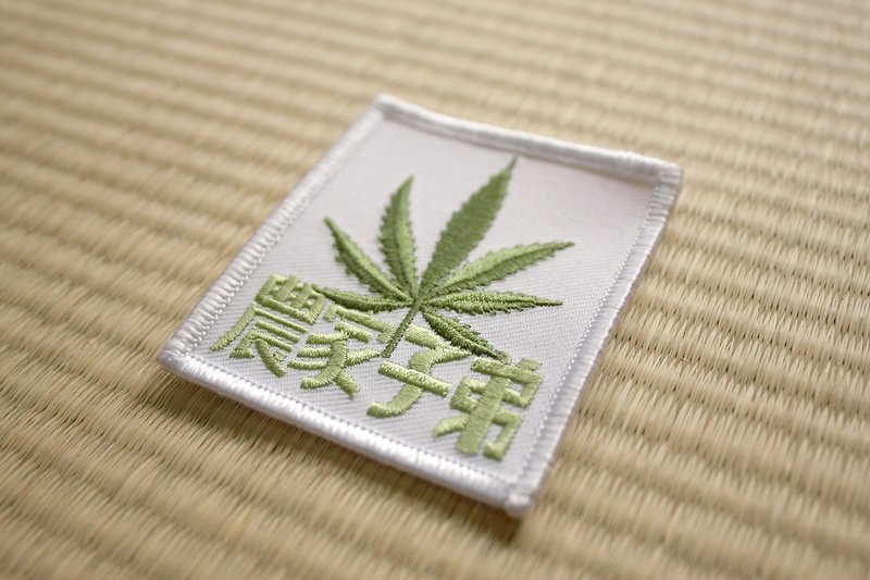 農家子弟刺繡布章 // Peasant Folk Embroidered Patch - 徽章/別針 - 棉．麻 白色