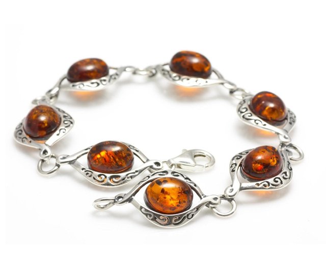 ポーランド琥珀ピアス ポーランド。ヴィンテージのソリッド