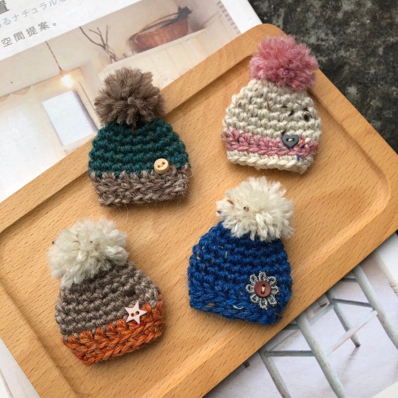 Crochet craft. Mini Ball Cap Pins - เข็มกลัด/พิน - ขนแกะ สีกากี