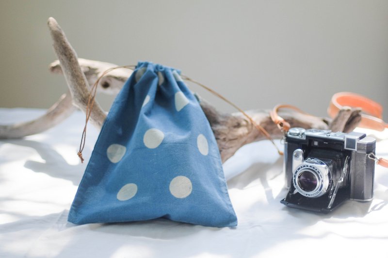 Mini Drawstring Bag ::: Natural Indigo ::: 004 - กระเป๋าหูรูด - วัสดุอื่นๆ สีน้ำเงิน