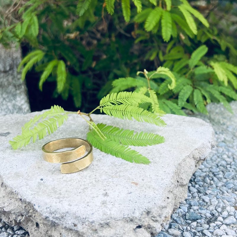 黃銅戒指 水波紋 可調式戒圍 客製化姓名 S6 - 戒指 - 銅/黃銅 金色