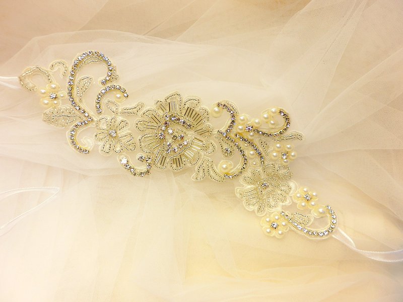 Classic elegant diamond lace pearl headband-C-0008-4 - เครื่องประดับผม - วัสดุอื่นๆ ขาว
