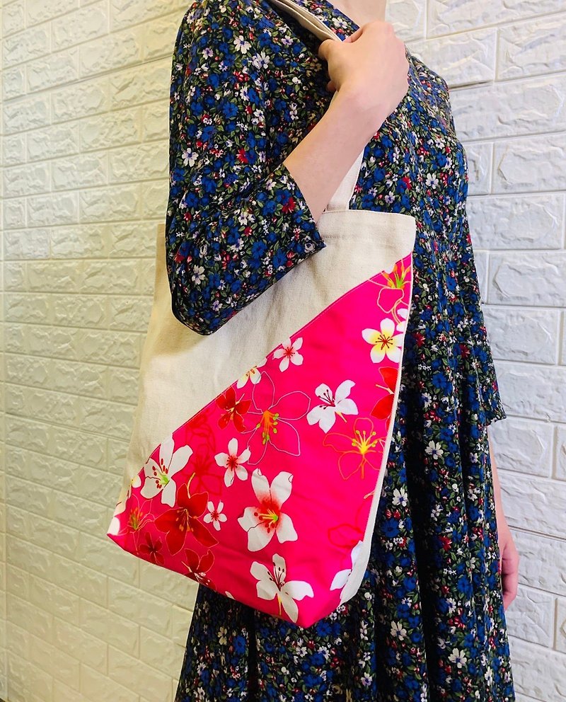 Hakka oil tung flower cultural and creative canvas bag series (A3 bevel version) - Handbags & Totes - Cotton & Hemp 