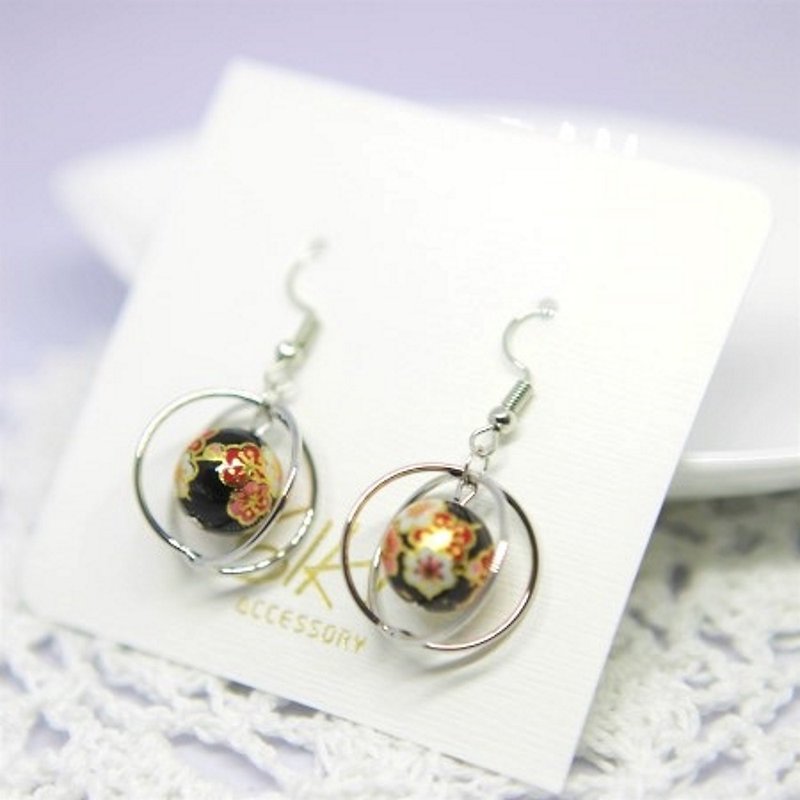 [Turnable Clip-On] Silver three-dimensional cross circle with Japanese imported painted bead earrings - ต่างหู - เงินแท้ สีดำ