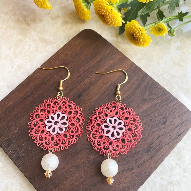 Delicate shades of pink round flower earrings - Earrings & Clip-ons - Cotton & Hemp Red