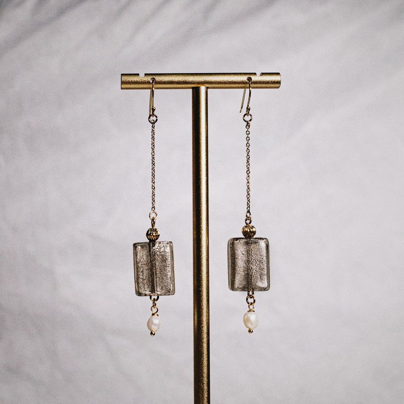 Nýx Dangle Earrings 星夜琉璃吊墜耳飾 - 耳環/耳夾/耳骨夾 - 琉璃 銀色