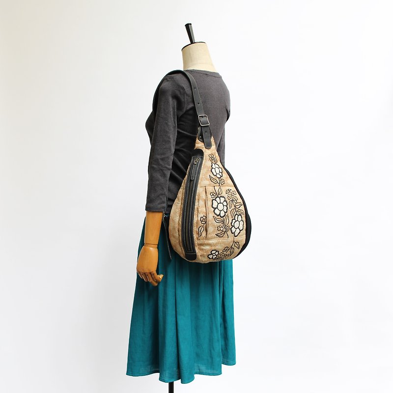 Retro flower embroidery / shoulder bag - กระเป๋าเป้สะพายหลัง - หนังแท้ สีกากี
