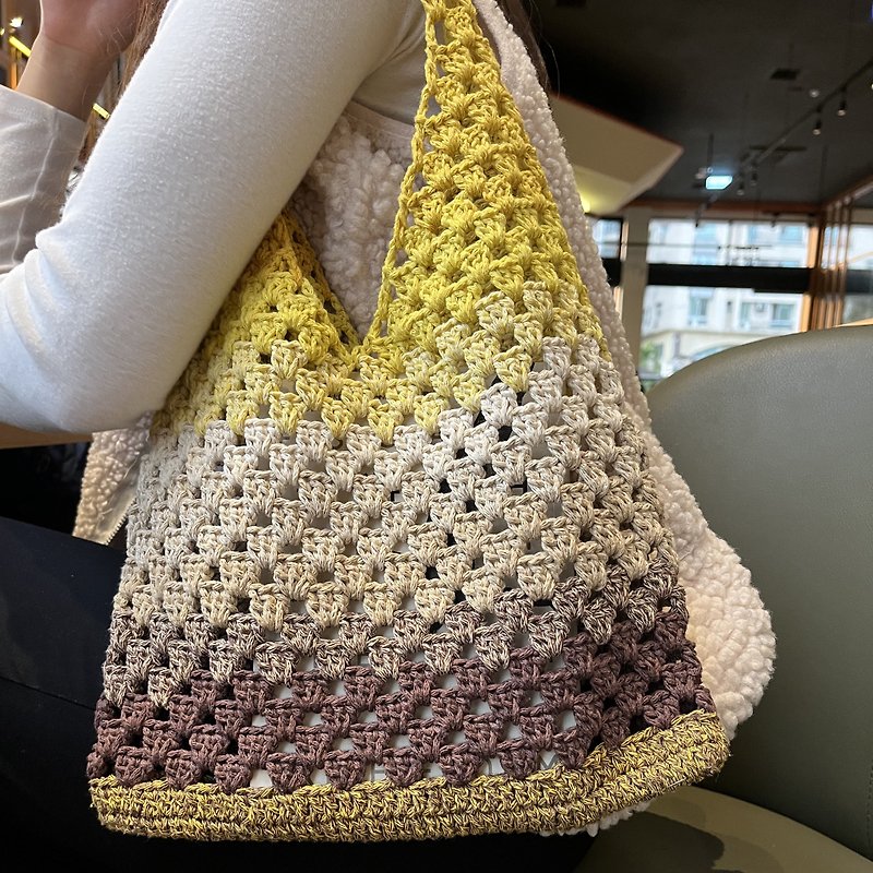 Beads Handmade- Warm Sunshine Shoulder Bag/Gradient Color/Handmade Crochet/Gift Choice - กระเป๋าแมสเซนเจอร์ - ผ้าฝ้าย/ผ้าลินิน หลากหลายสี