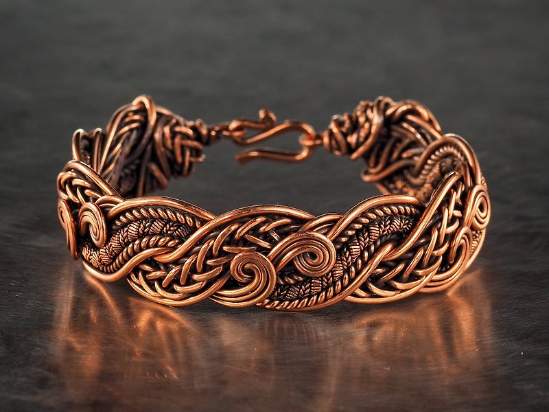 Copper wire wrapped bracelet for woman  Unique antique style Handcrafted jewelry - สร้อยข้อมือ - ทองแดงทองเหลือง สีทอง