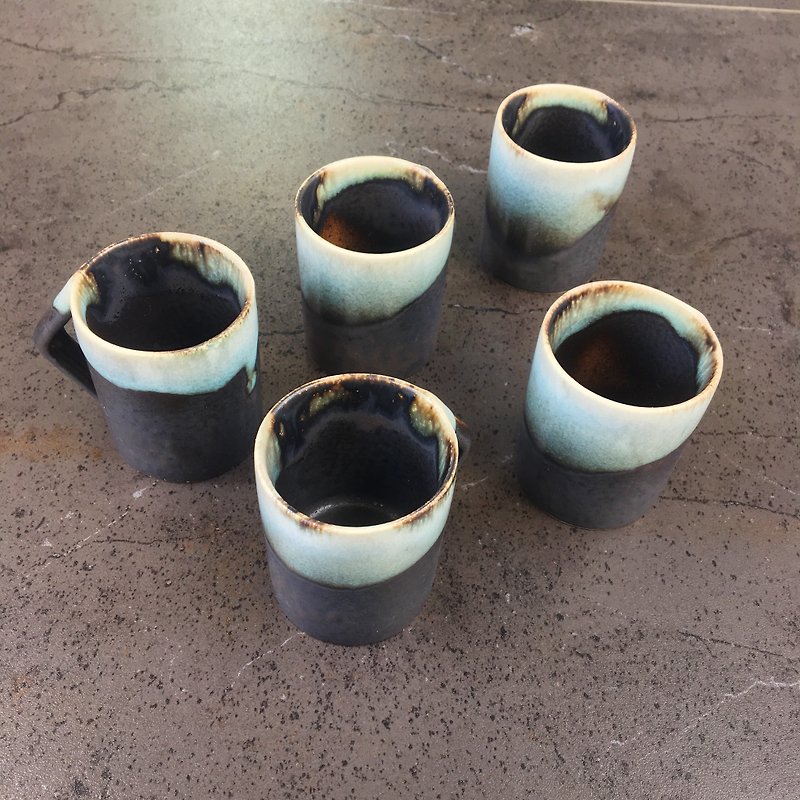 Ming bud kiln l enamel glaze gold single product coffee cup (inside black) - Mugs - Pottery Multicolor