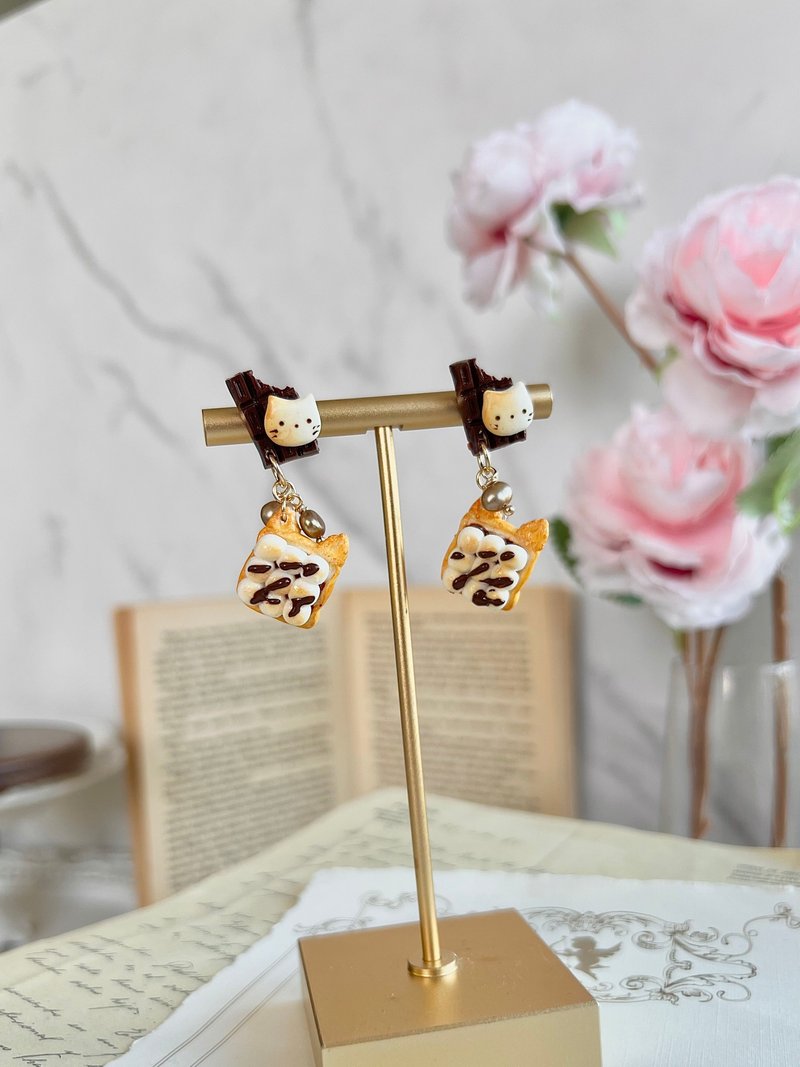 Kitten S'more Earrings - 耳環/耳夾/耳骨夾 - 黏土 咖啡色