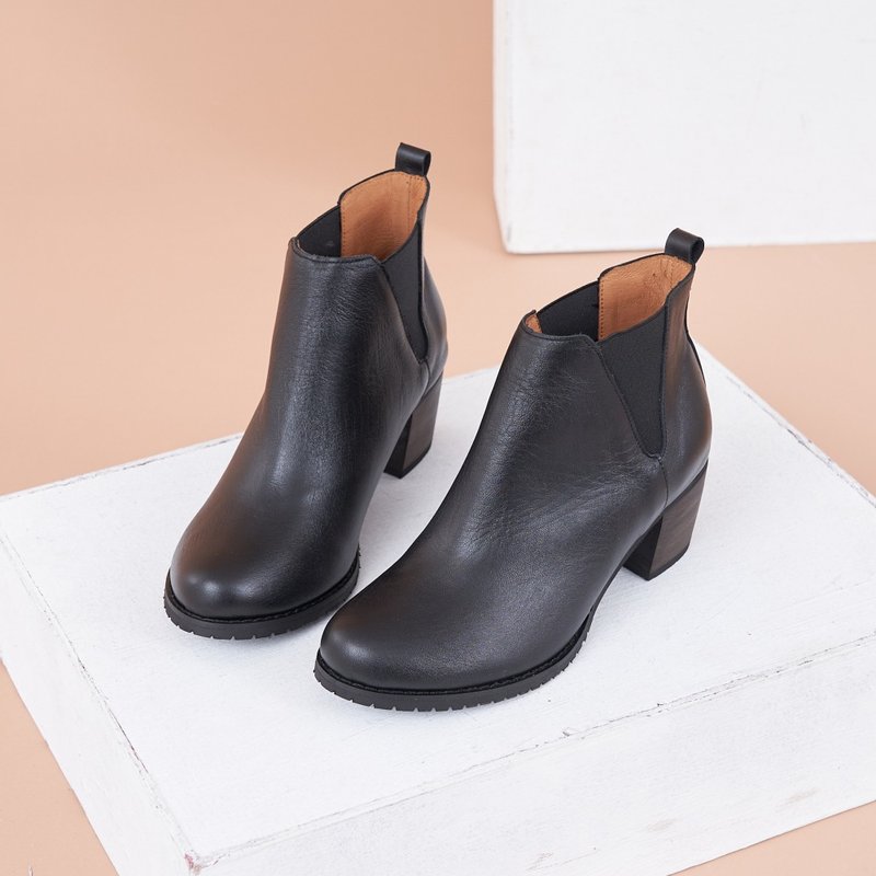 V-shaped Elasticated Chelsea Boots 5cm Black - Women's Booties - Genuine Leather Black