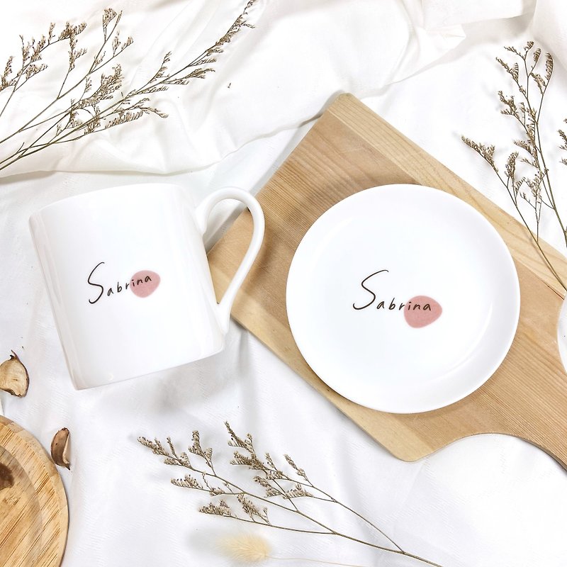 【Customized Gift】Customized Handwritten Name Plate and Mug Set - Plates & Trays - Porcelain White