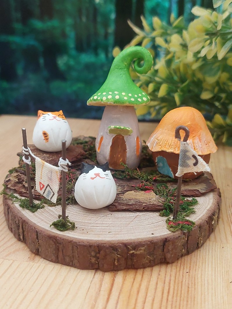Cat’s Mushroom House-Group D - Items for Display - Other Materials Multicolor