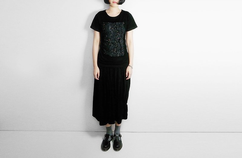 I. A. N Design silk thread black organic cotton short-sleeved T Organic Cotton - เสื้อยืดผู้หญิง - ผ้าฝ้าย/ผ้าลินิน สีดำ