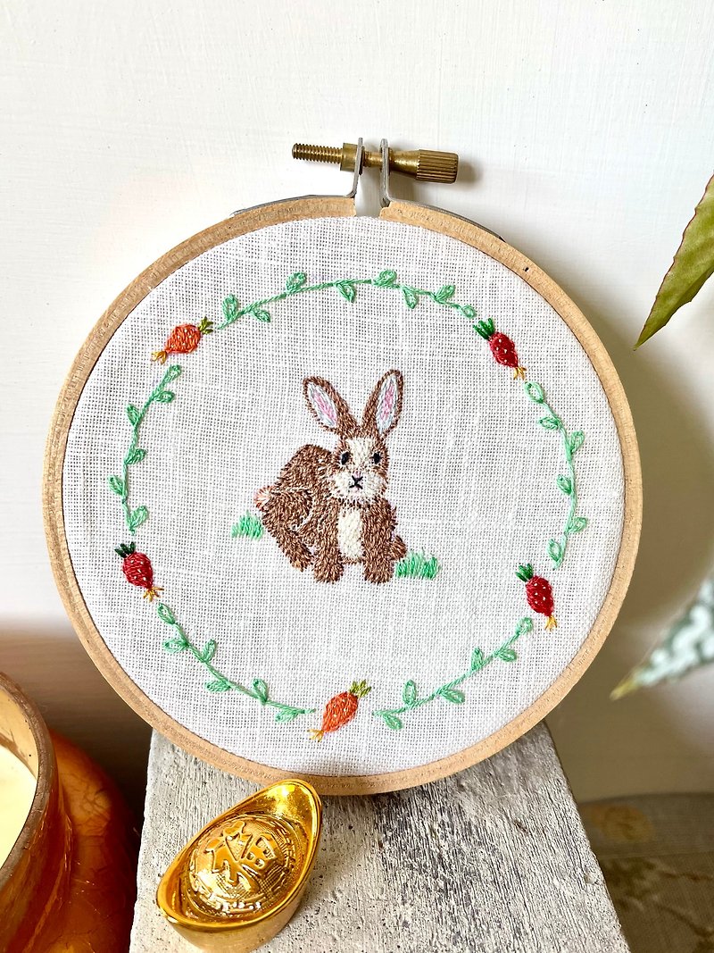 兔子與胡蘿蔔手繡飾品 - 擺飾/家飾品 - 棉．麻 白色