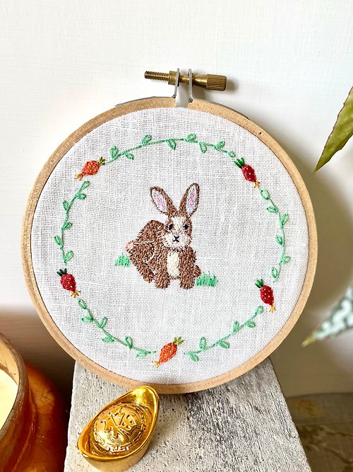 JessEmbroidery 兔子與胡蘿蔔手繡飾品