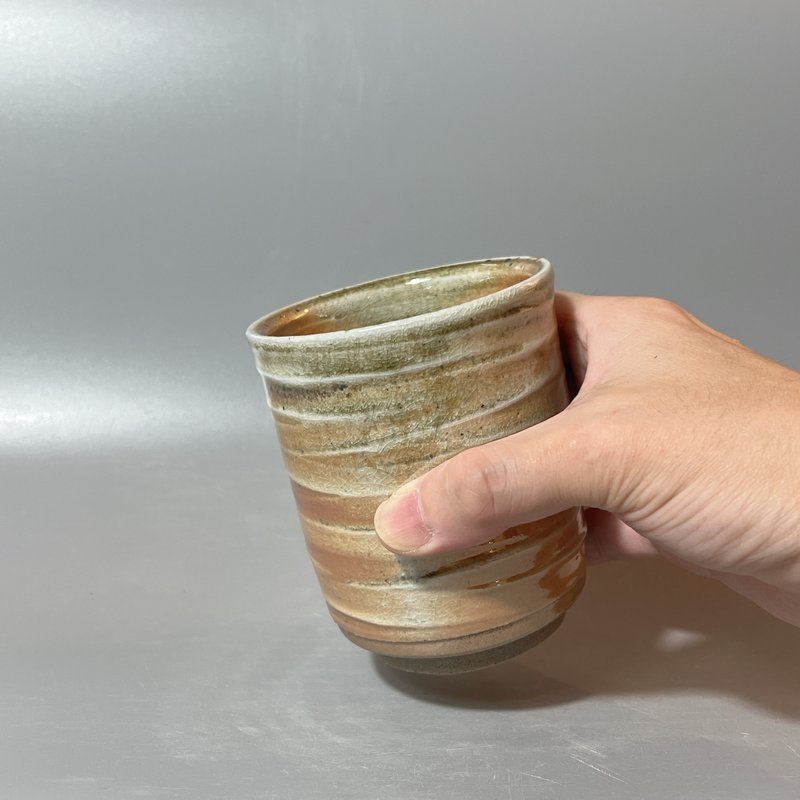 柴燒粉引手握杯 / 小平凡手作 - 茶壺/茶杯/茶具 - 陶 